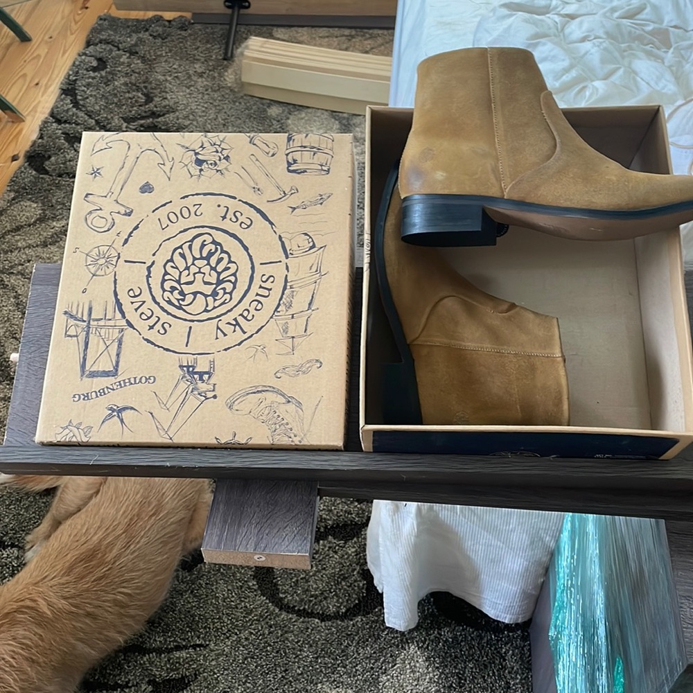 Brand New sneaky Steve Booties